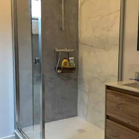 Iron Man Offer A Located Right On The River Bellerive-sur-Allier